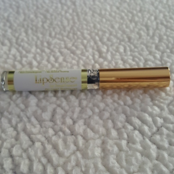 Lipsense Oops Remover - Picture 3 of 3